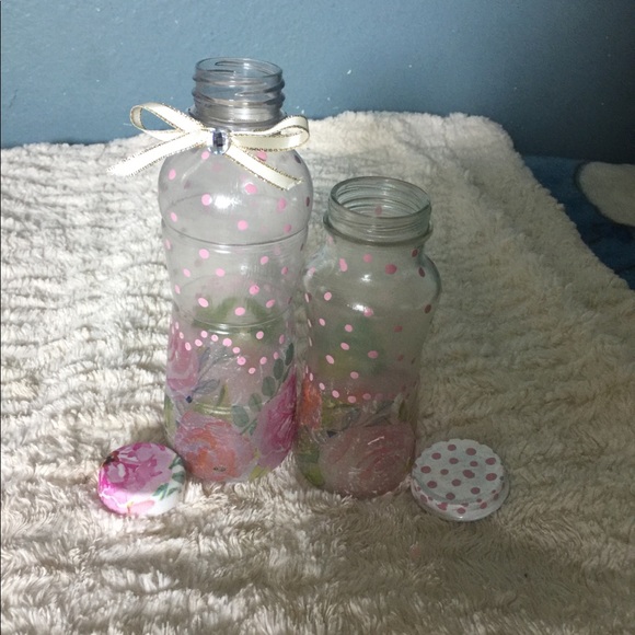 Containers - Picture 2 of 3